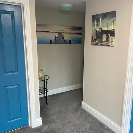 Kezbah2 22 The Square Centre Of Village Dalston